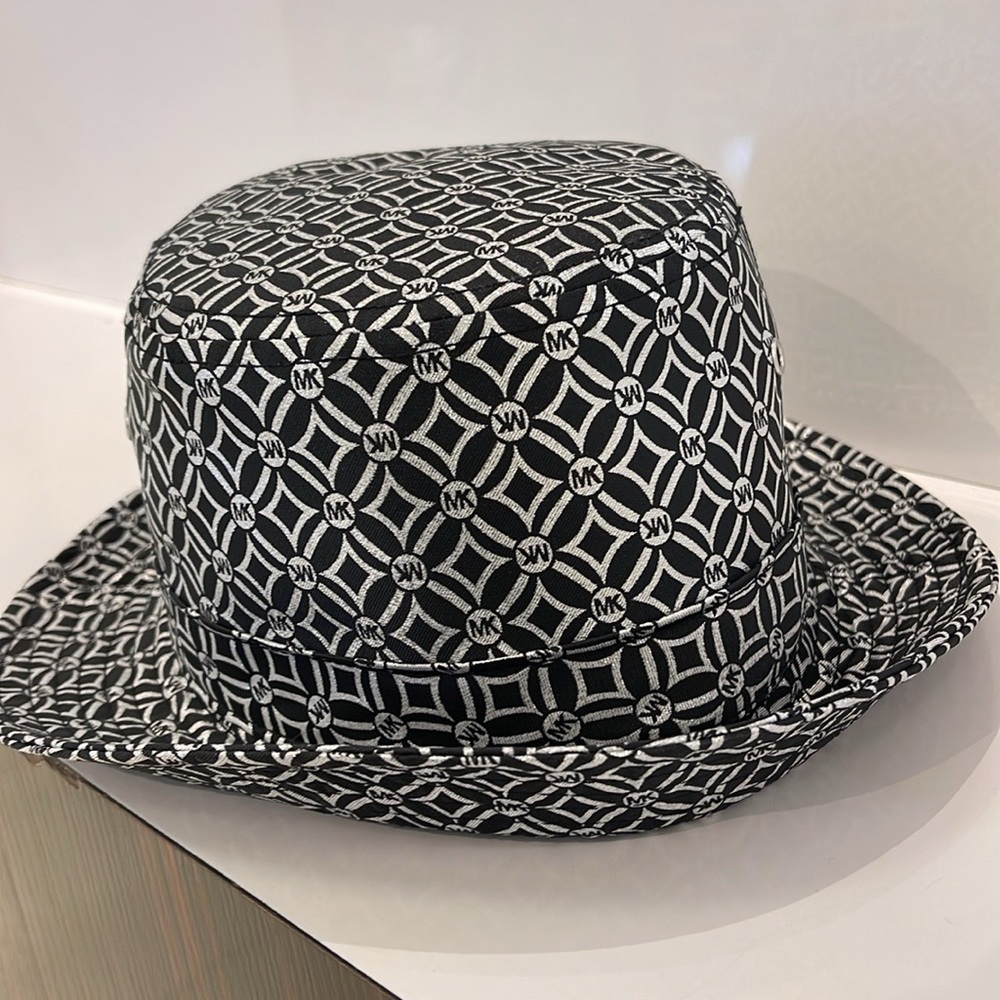 Michael Kors Women’s MK Logo Jacquard Bucket Hat
Black 
NWT - Picture 11 of 16